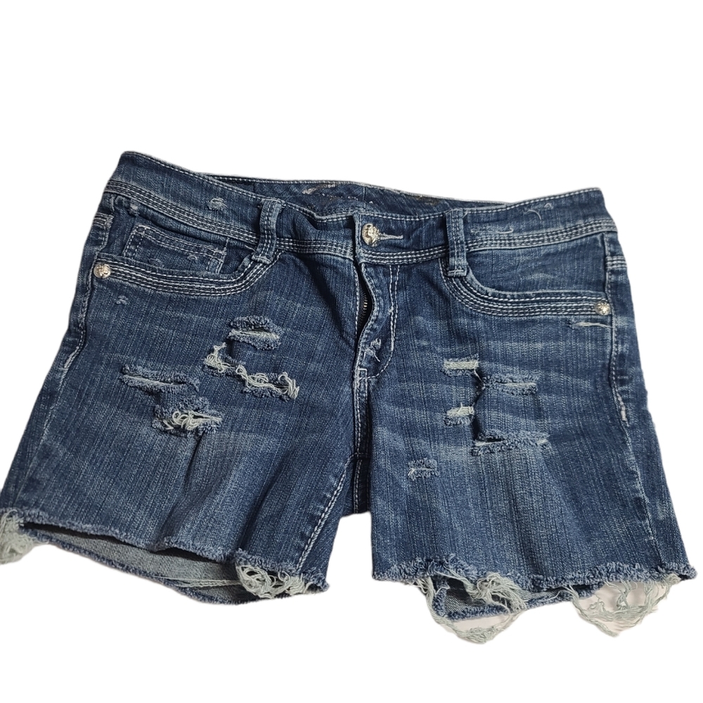 Distressed jeans shorts